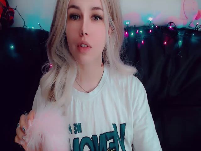 Live sex webcam photo for YUMMY_TIFFANI #273597992