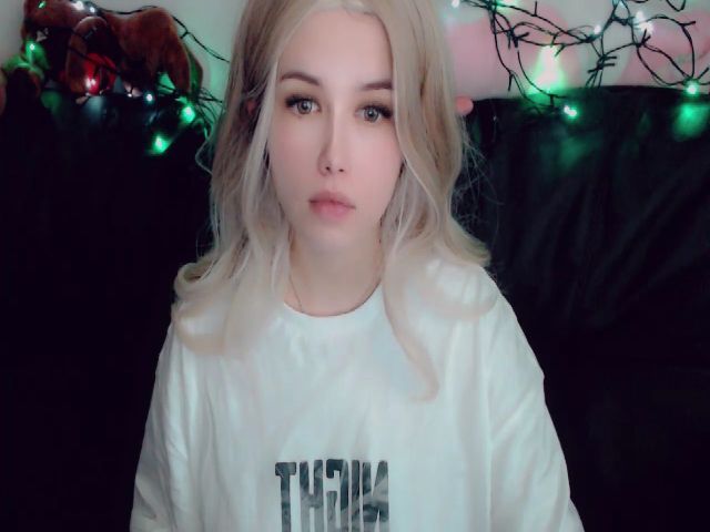 Live sex webcam photo for YUMMY_TIFFANI #273661219