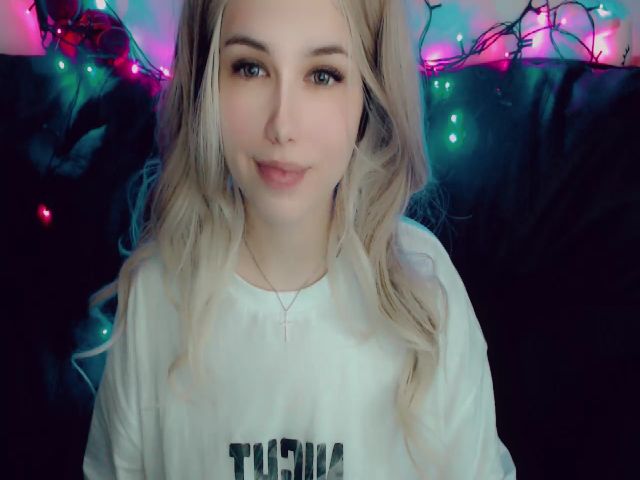 Live sex webcam photo for YUMMY_TIFFANI #273662789