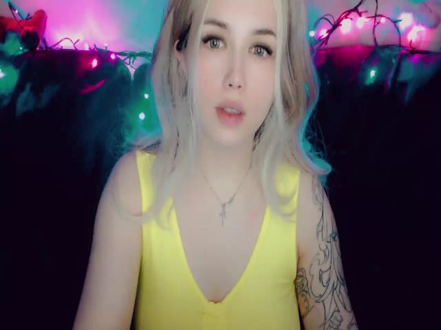 Live sex webcam photo for YUMMY_TIFFANI #273695109