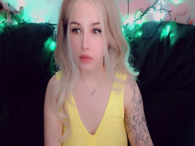 Live sex webcam photo for YUMMY_TIFFANI #273695217