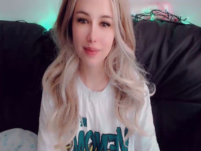 Live sex webcam photo for YUMMY_TIFFANI #273707342