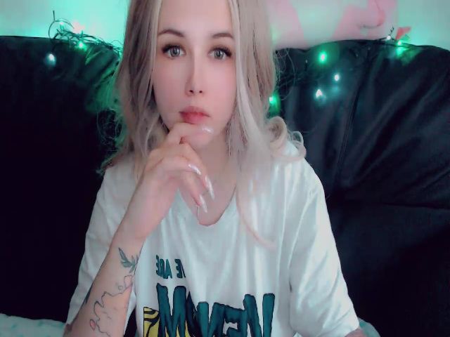 Live sex webcam photo for YUMMY_TIFFANI #273707783