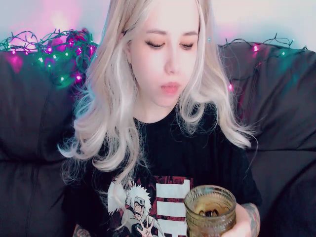 Live sex webcam photo for YUMMY_TIFFANI #273873560