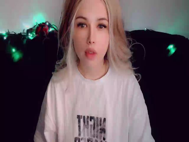 Live sex webcam photo for YUMMY_TIFFANI #273908724