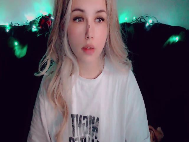 Live sex webcam photo for YUMMY_TIFFANI #273910134