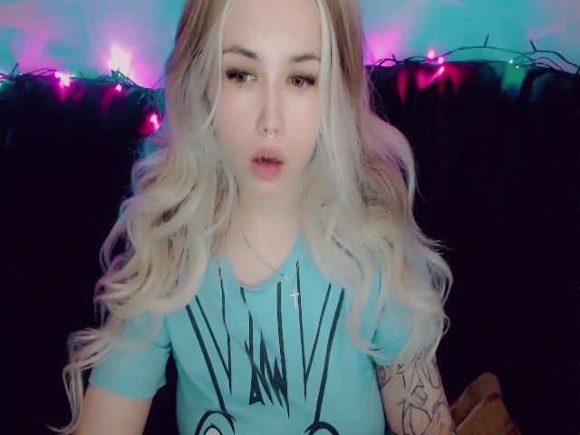 Live sex webcam photo for YUMMY_TIFFANI #274062236