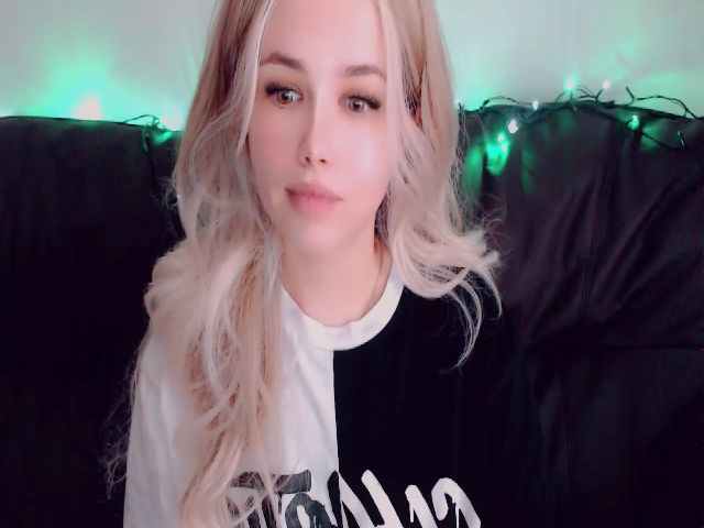 Live sex webcam photo for YUMMY_TIFFANI #274132665