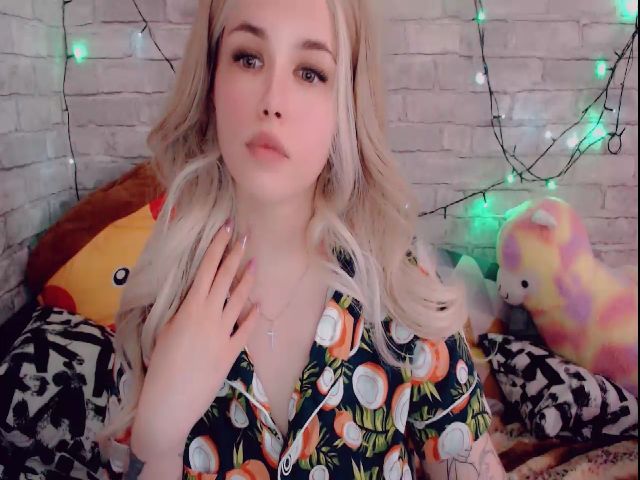 Live sex webcam photo for YUMMY_TIFFANI #274348708