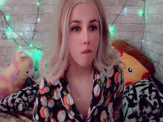 Live sex webcam photo for YUMMY_TIFFANI #274348803