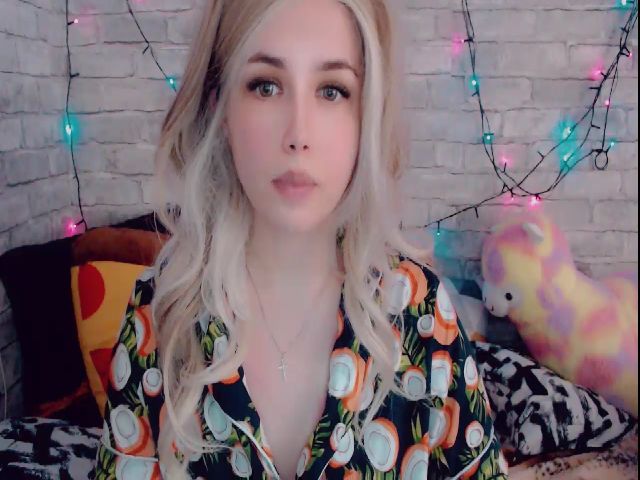 Live sex webcam photo for YUMMY_TIFFANI #274360366