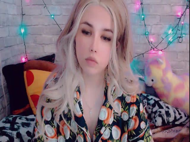 Live sex webcam photo for YUMMY_TIFFANI #274360622