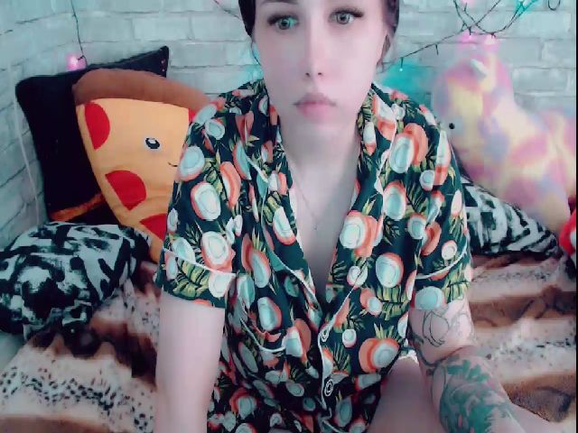 Live sex webcam photo for YUMMY_TIFFANI #274360911