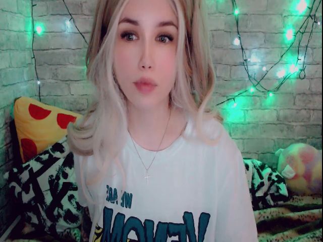 Live sex webcam photo for YUMMY_TIFFANI #274379356