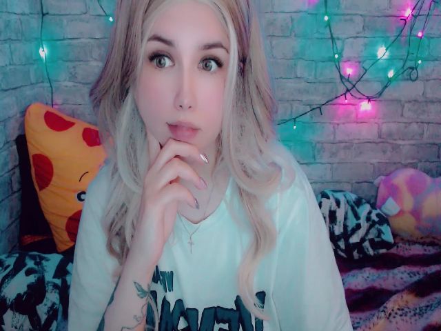 Live sex webcam photo for YUMMY_TIFFANI #274379437