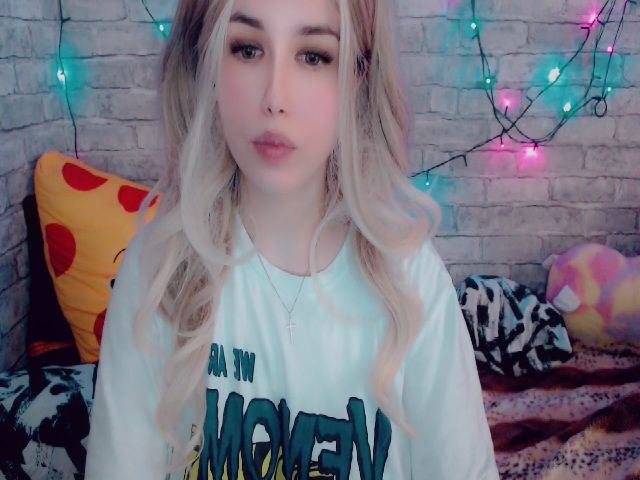 Live sex webcam photo for YUMMY_TIFFANI #274379464