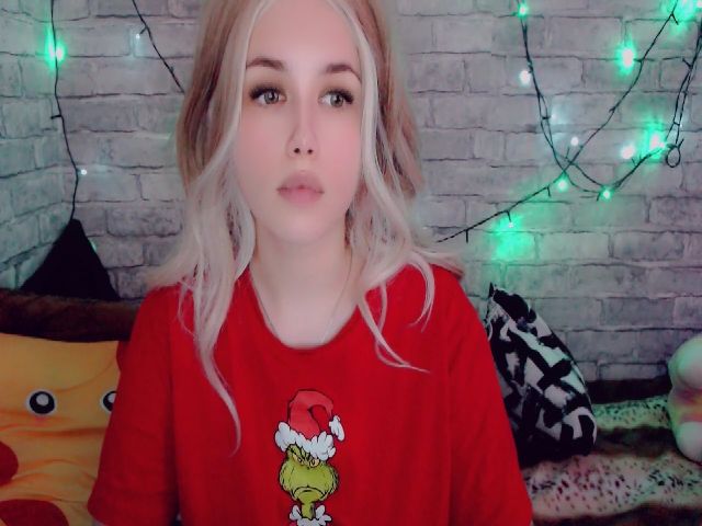 Live sex webcam photo for YUMMY_TIFFANI #274387936