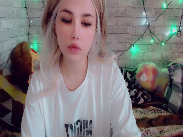 Live sex webcam photo for YUMMY_TIFFANI #274456426