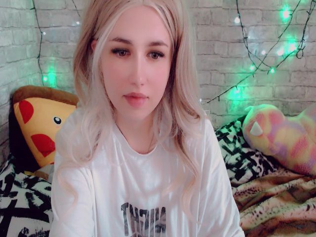 Live sex webcam photo for YUMMY_TIFFANI #274467255