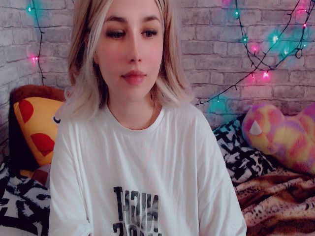 Live sex webcam photo for YUMMY_TIFFANI #274467345