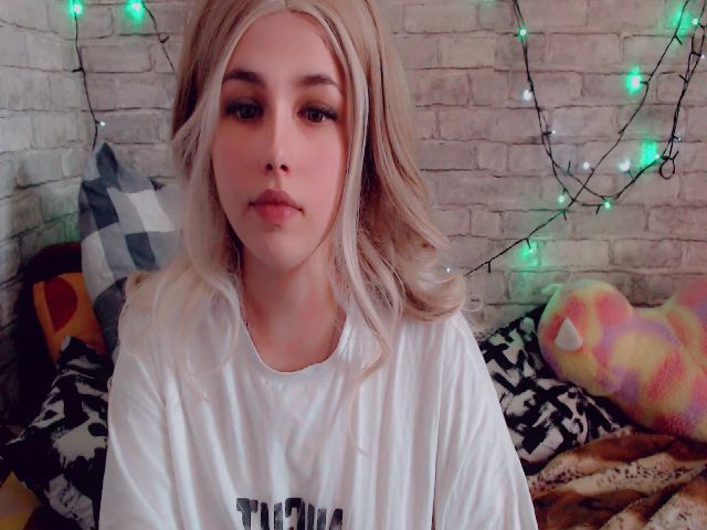 Live sex webcam photo for YUMMY_TIFFANI #274467509