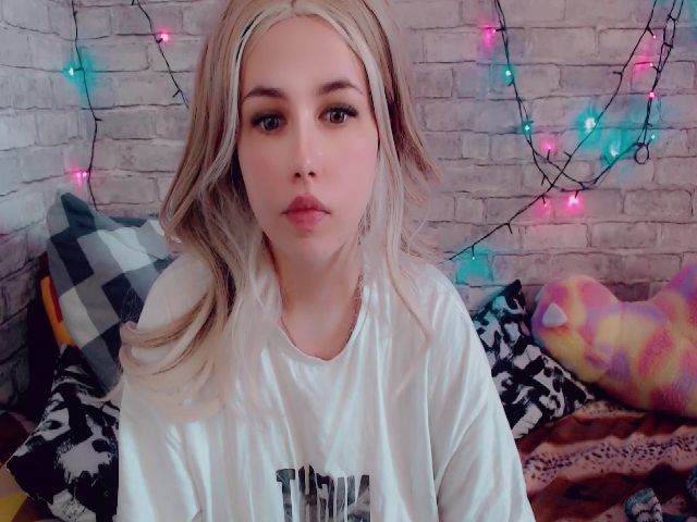 Live sex webcam photo for YUMMY_TIFFANI #274478406