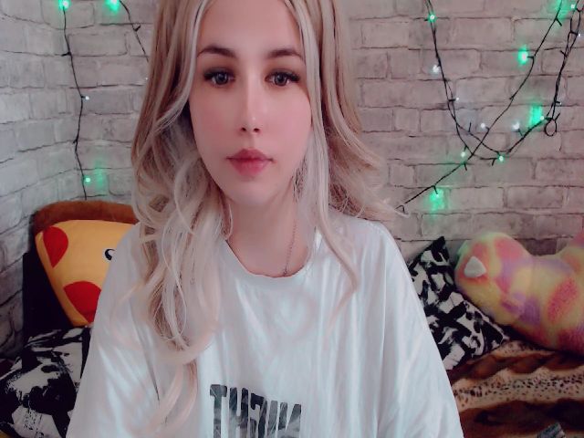 Live sex webcam photo for YUMMY_TIFFANI #274478510