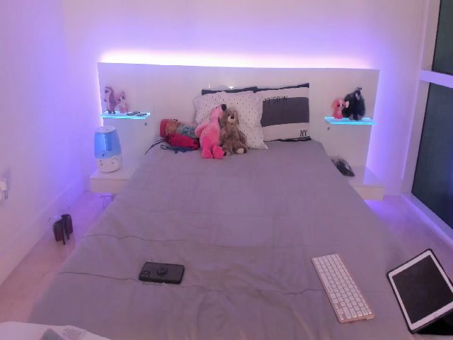 Live sex webcam photo for Yasmeen_xo #271848649