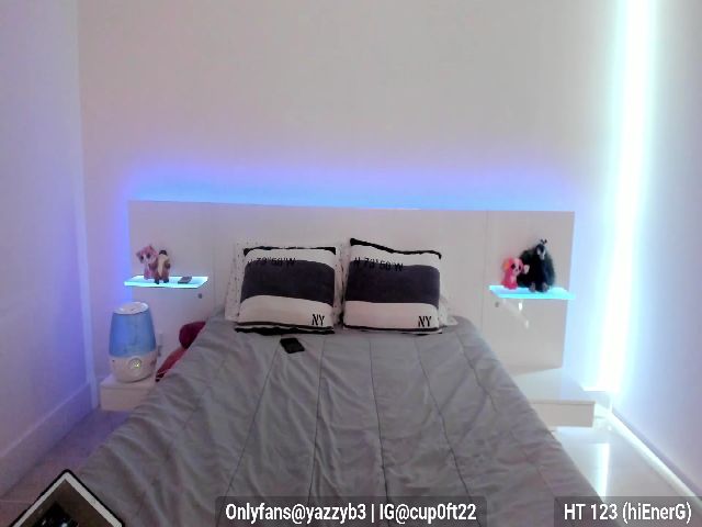 Live sex webcam photo for Yasmeen_xo #272165482