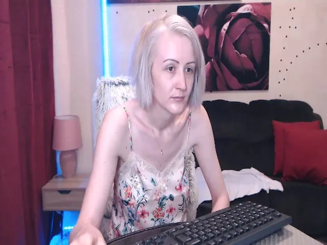 Live sex webcam photo for YeahAnn #273459381