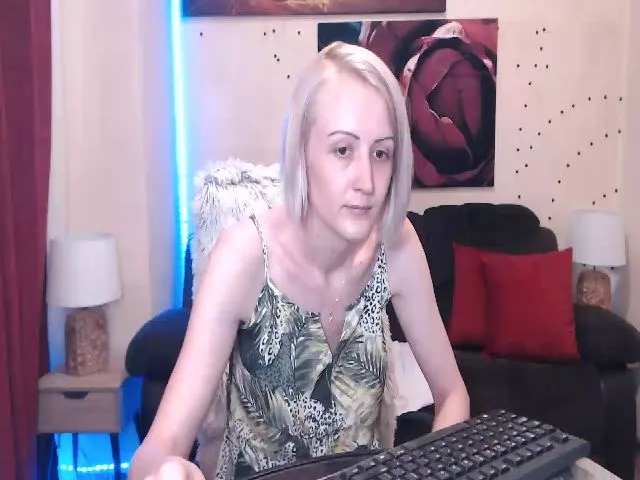 Live sex webcam photo for YeahAnn #273711913