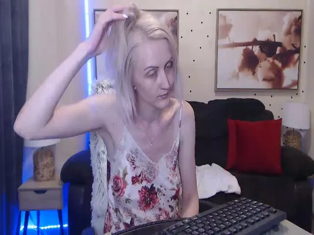 Live sex webcam photo for YeahAnn #274032069