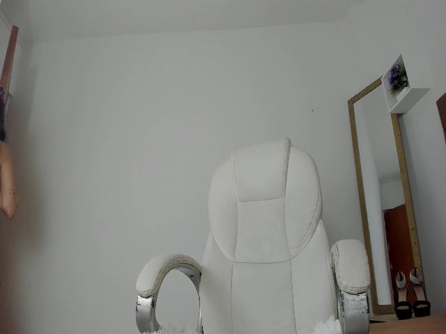 Live sex webcam photo for Yeli_Amber #273113097