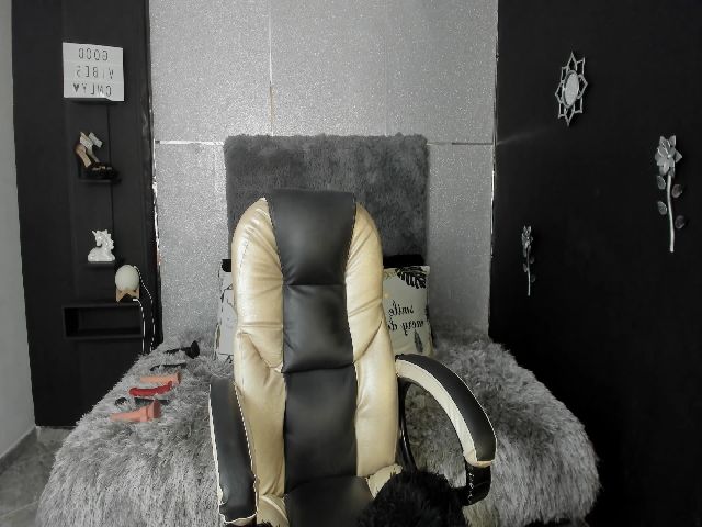 Live sex webcam photo for Yeli_Amber #273257949