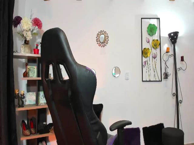 Live sex webcam photo for Yemsu23 #272169350