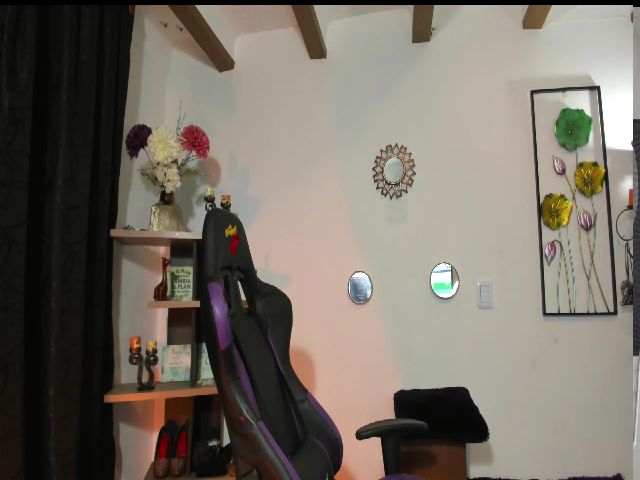 Live sex webcam photo for Yemsu23 #272275906