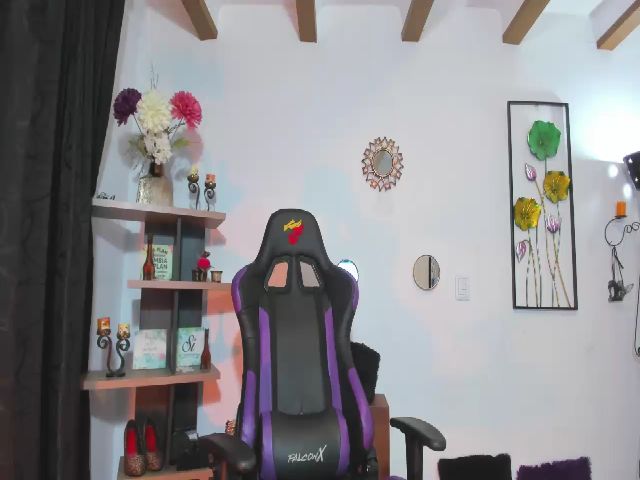 Live sex webcam photo for Yemsu23 #272458201