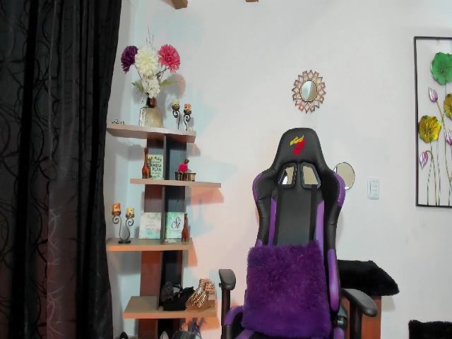 Live sex webcam photo for Yemsu23 #272533377