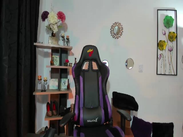 Live sex webcam photo for Yemsu23 #272614231