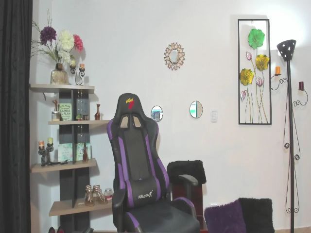 Live sex webcam photo for Yemsu23 #273706913