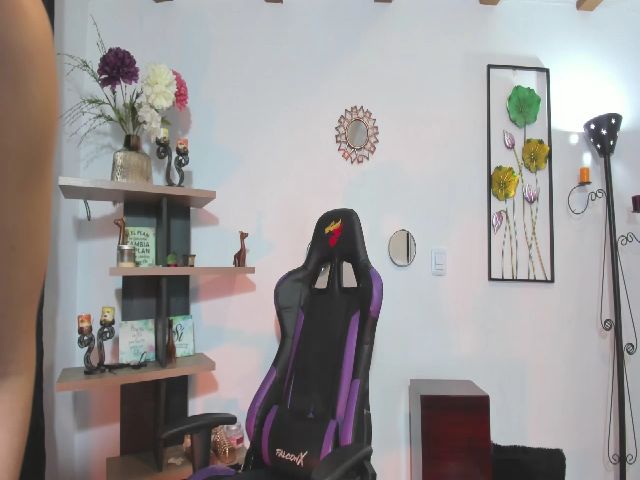 Live sex webcam photo for Yemsu23 #273927210