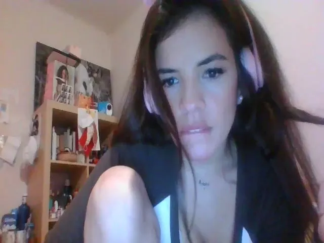 Live sex webcam photo for Yeymylove #272211969