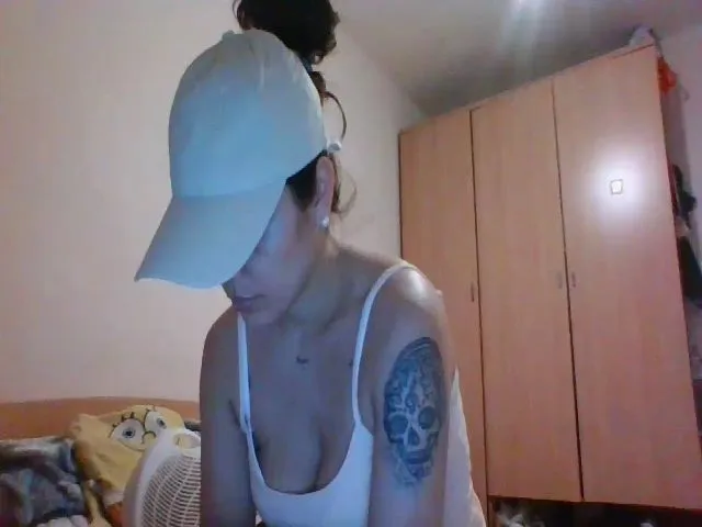 Live sex webcam photo for Yeymylove #272868491