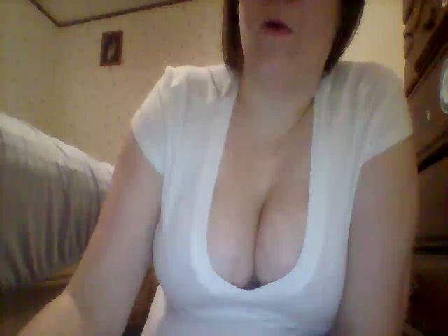 Live sex webcam photo for YoungMomma2 #271790486