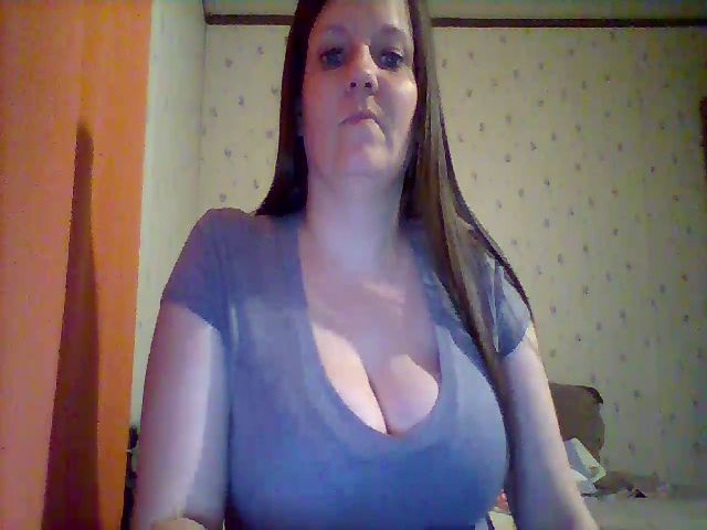 Live sex webcam photo for YoungMomma2 #273489083