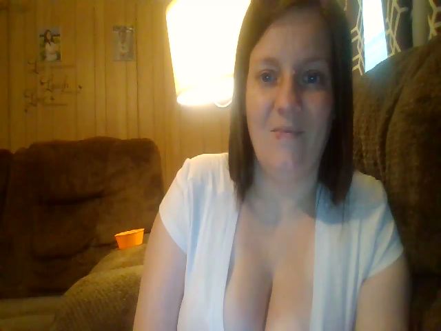 Live sex webcam photo for YoungMomma2 #274179715