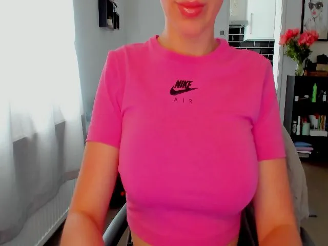 Live sex webcam photo for YourBecky #273578971