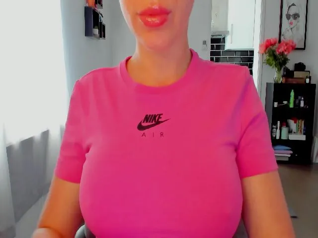 Live sex webcam photo for YourBecky #273579503