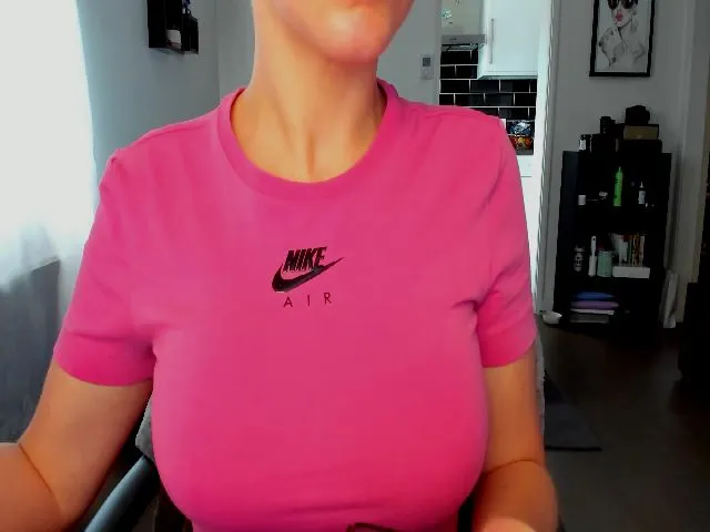 Live sex webcam photo for YourBecky #273589085