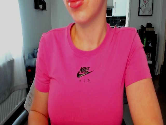 Live sex webcam photo for YourBecky #273589208